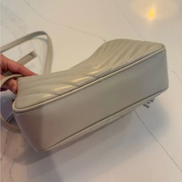 YSL classic leather camera bag in the color bone. - Picture 5 of 15